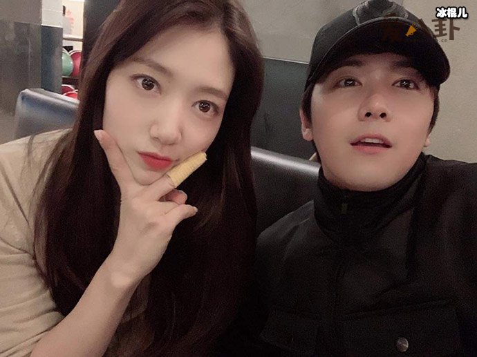 李弘基的女友是朴信惠吗