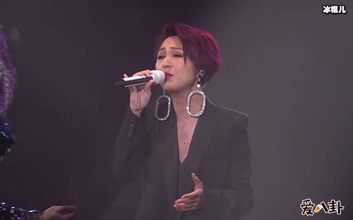 杨千嬅意外摔倒是怎么回事