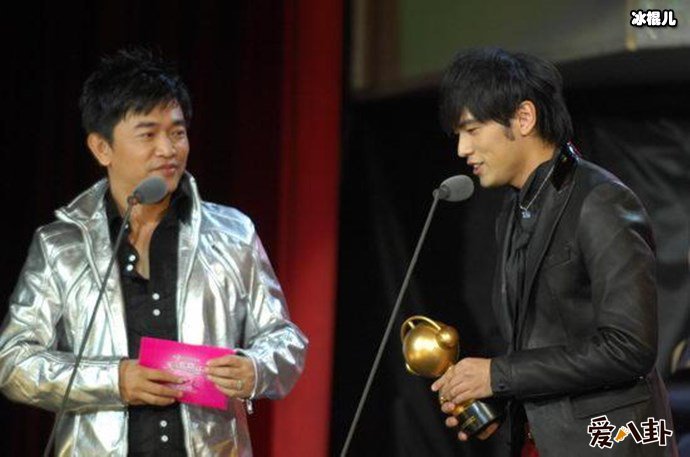 吴宗宪给周杰伦颁奖