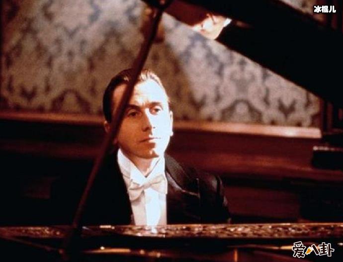 海上钢琴师男主角结局