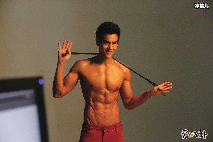 彭于晏肌肉写真