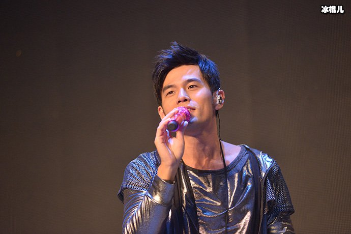 粉丝纷纷猜测新歌名字