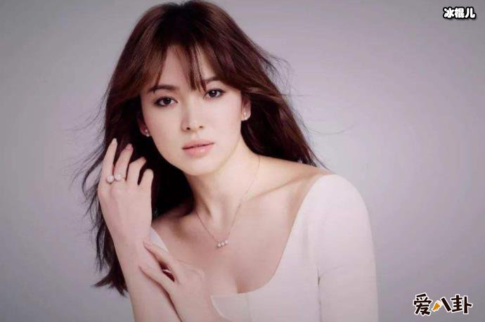 宋慧乔晒短发造型