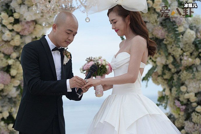 包贝尔婚礼柳岩做了什么