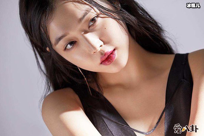 崔雪莉去世宋茜深夜航班前去吊念