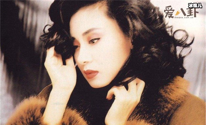 邝美云出身贫寒