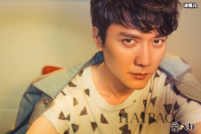 冯绍峰官宣与赵丽颖领证疑似曝料怀双胞胎