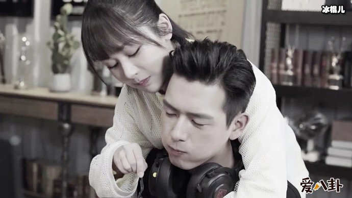 杨紫李现亲密写真