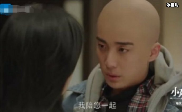 季杨杨剃光头陪妈妈抗癌