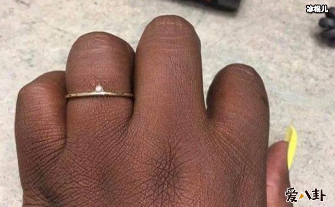 外国新娘晒出的超小钻戒