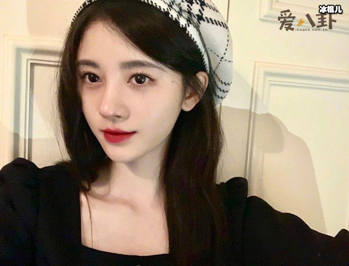 鞠婧祎被组内成员邓歆玥克隆