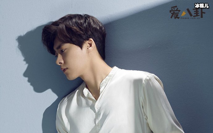 张若昀李易峰竞争关系互抢资源