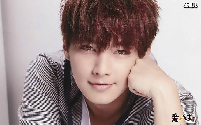 炎亚纶向路人道歉的原因