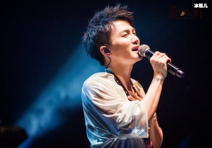 周深张雨绮法国排队梗引发网友爆笑