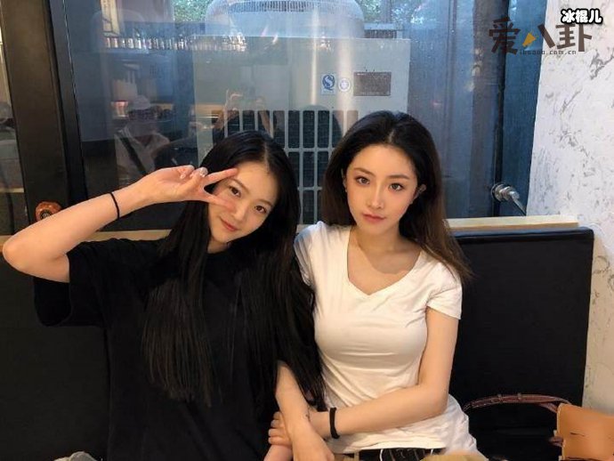 周梓倩被粉丝骂到换黑头像