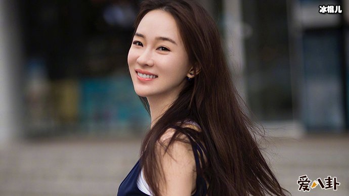 霍思燕舒畅长得极为相识似姐妹