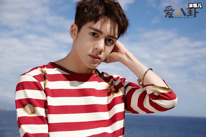 曾舜晞没透露过家世