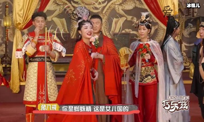 那英录节目唱歌话筒被周洁琼抢走