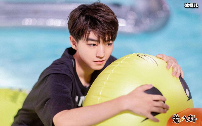 王俊凯遭私生饭骚扰