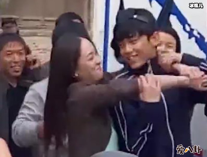 陈乔恩再否认和吴磊组CP