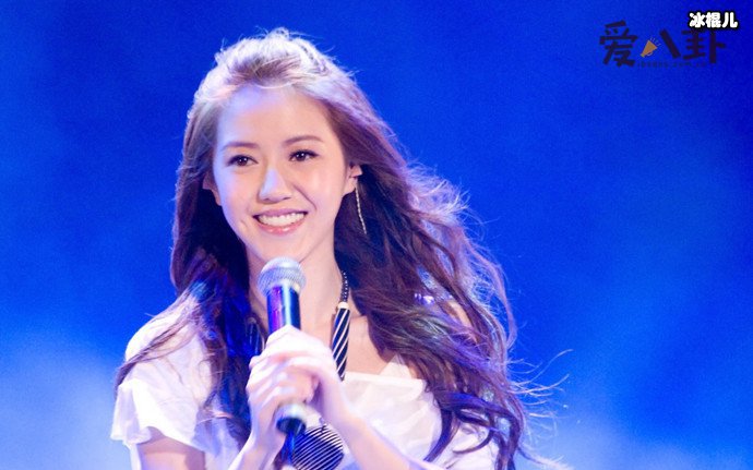 歌甜颜靓的萧潇