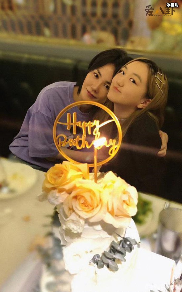 王菲和李嫣合照