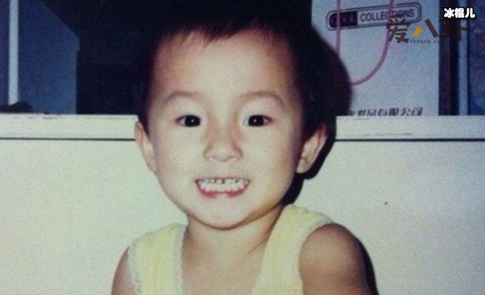 严伊依童年照