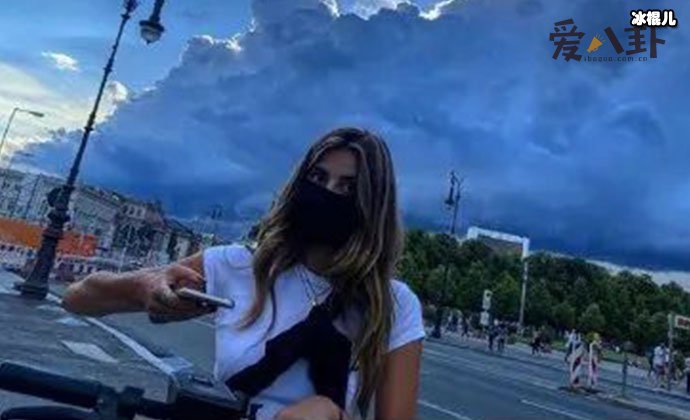 荷兰弟晒娜迪亚照片