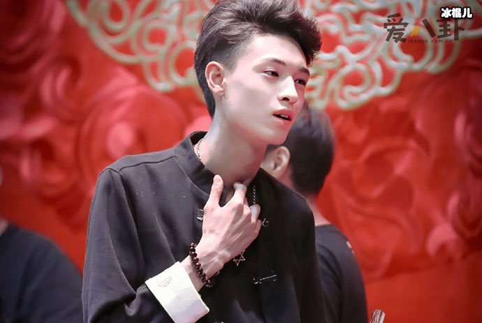 秦霄贤父母是谁