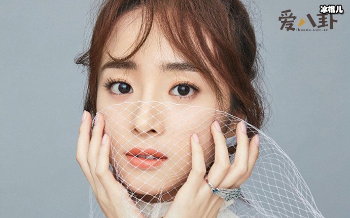 张铭恩和胡冰卿在停车场拥吻被拍