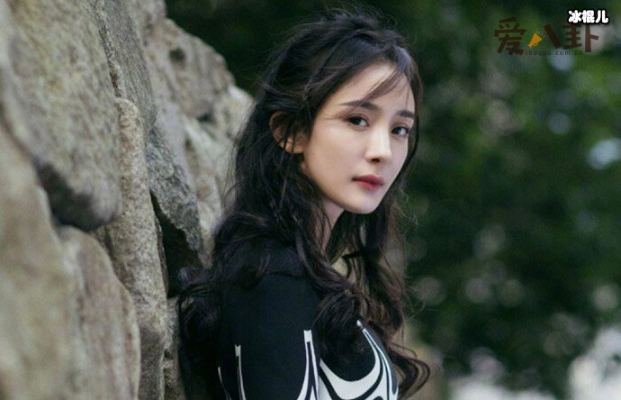 杨幂挖鼻孔的原因