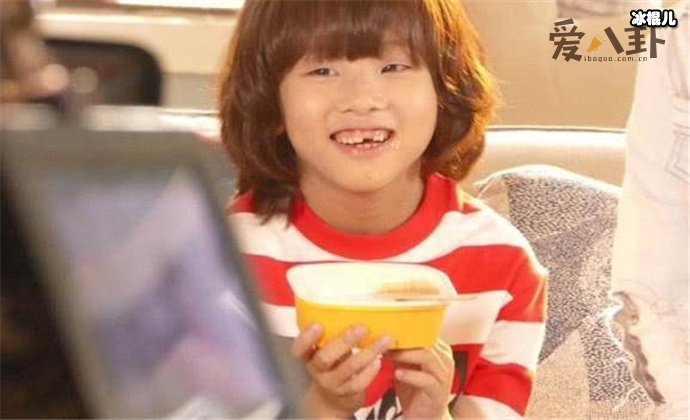 童星张艺瀚旧照