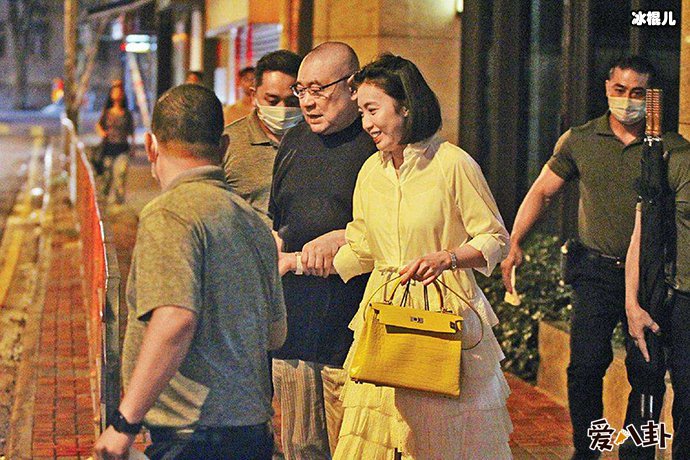 刘銮雄太太半小时消费六位数