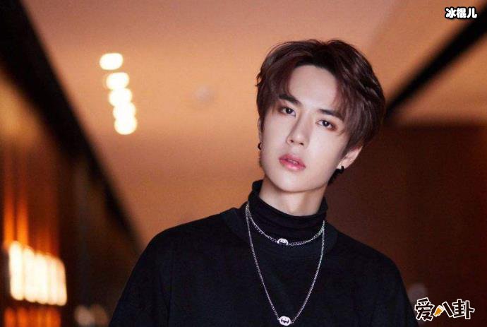 王一博踩坏地板