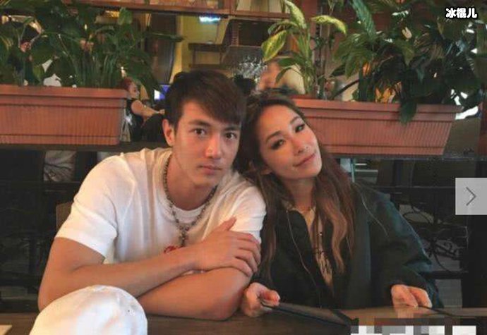 萧亚轩因公开于小16岁男友恋情惹争议