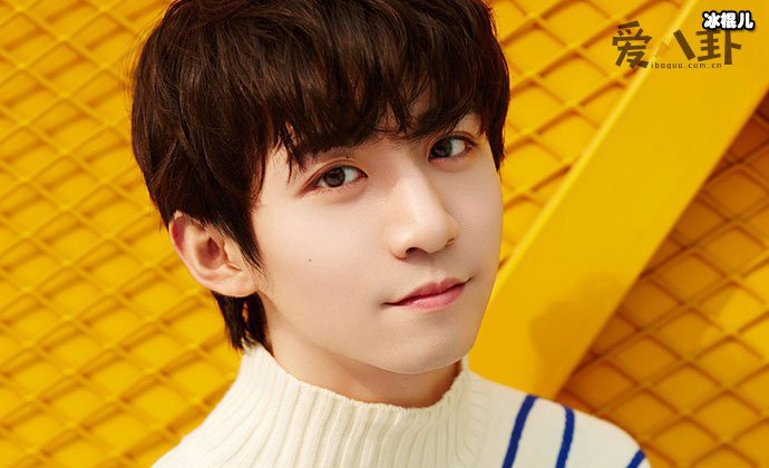 楼炅择签约papi酱公司