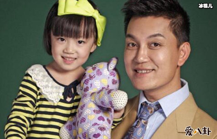 李锐与女儿写真