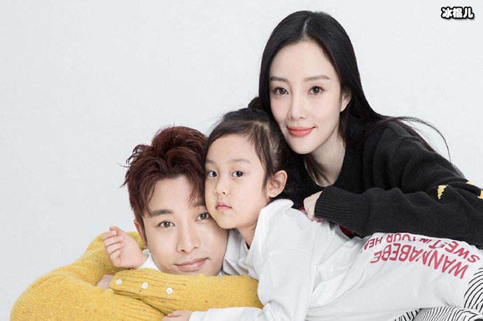 李小璐疑似给女儿改名为“李奕涵”