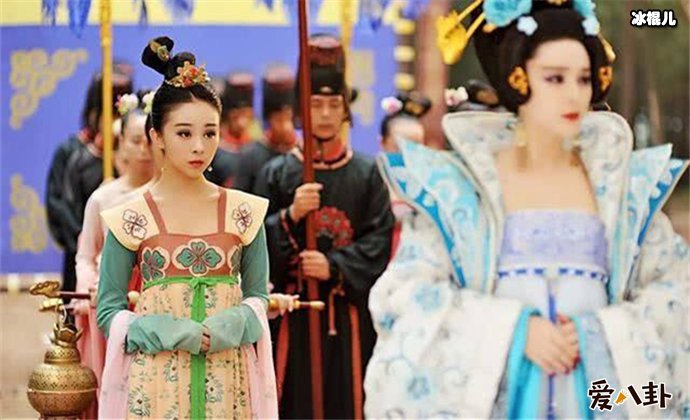 姜析源扮演范冰冰的丫鬟