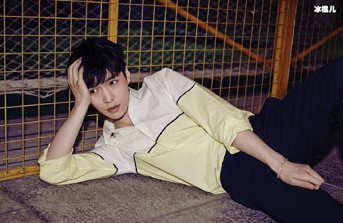  张艺兴陷风波换豪车