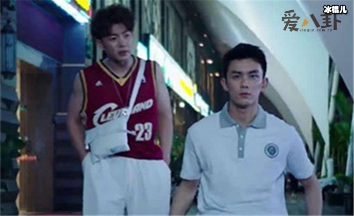 穿越火线路小北坐轮椅