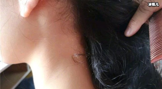 小雯天生自然卷卷发