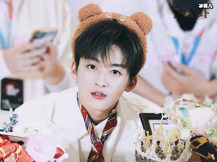 起底何洛洛个人资料