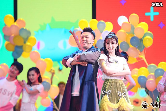 沈梦晨七夕晒照令网友想歪