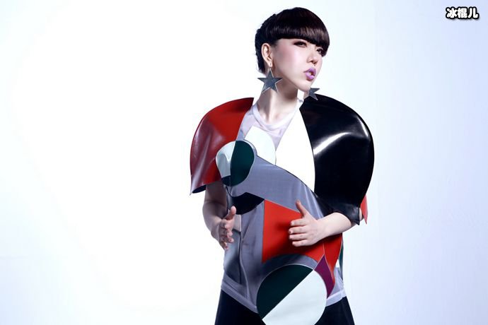 吴莫愁个性装扮