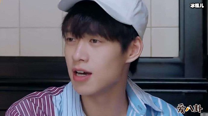 魏大勋偷瞄杨幂是真的吗