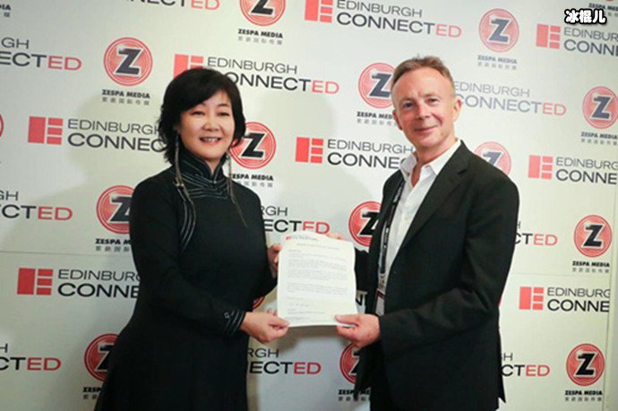 萨日娜出席活动现场