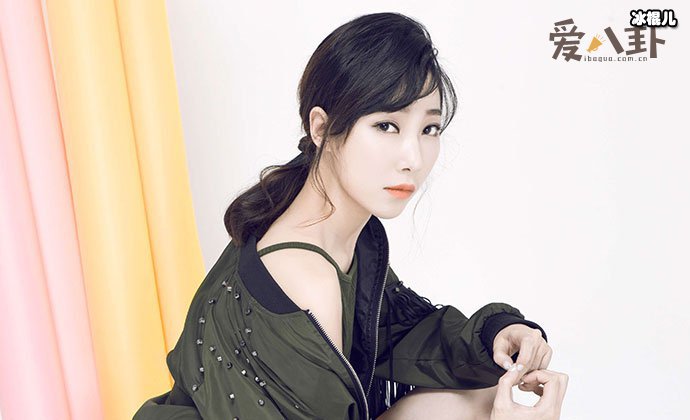 模特张绮烟照片