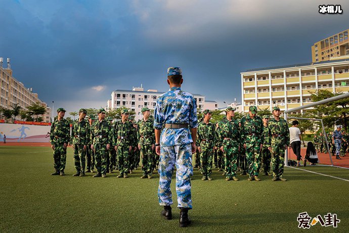 军训挂晴天娃娃