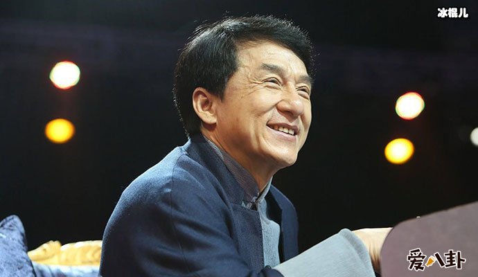 成龙拍戏致右耳失聪